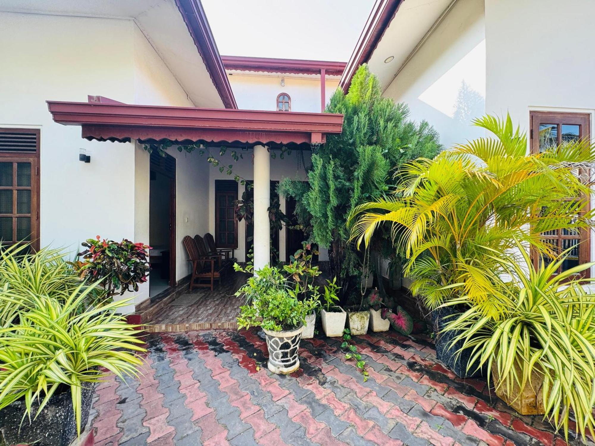 Aa Inn Trincomalee Ngoại thất bức ảnh
